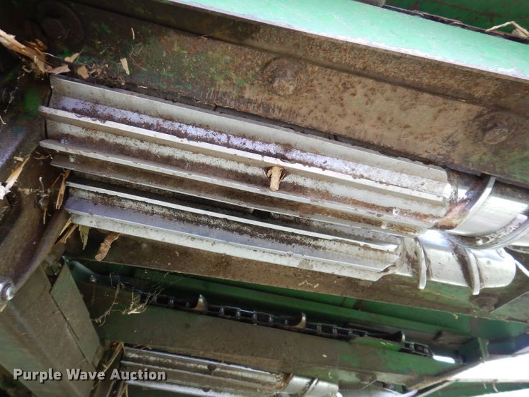 image for item IQ9717 John Deere 643  corn head