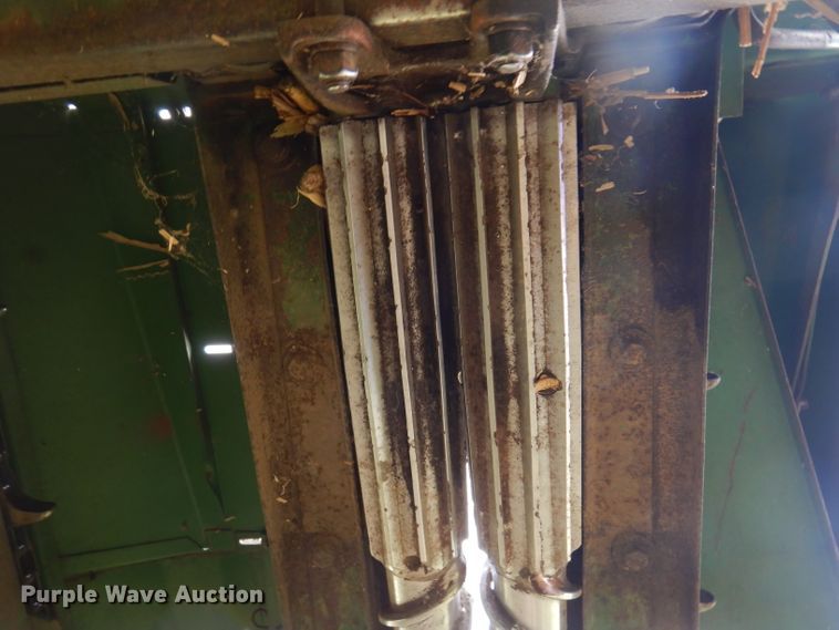 image for item IQ9717 John Deere 643  corn head