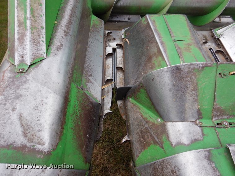 image for item IQ9717 John Deere 643  corn head
