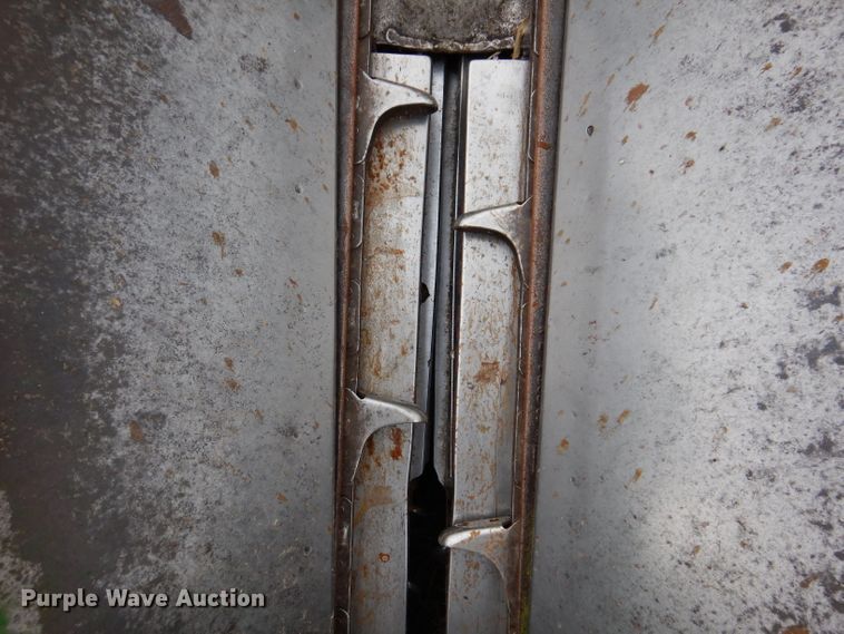 image for item IQ9717 John Deere 643  corn head