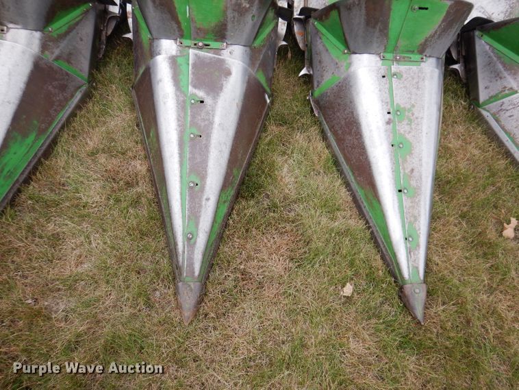 image for item IQ9717 John Deere 643  corn head