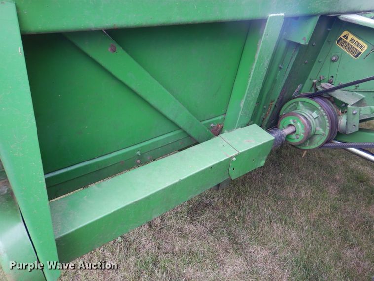image for item IQ9717 John Deere 643  corn head