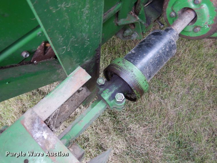 image for item IQ9717 John Deere 643  corn head