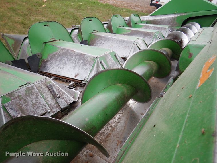 image for item IQ9717 John Deere 643  corn head