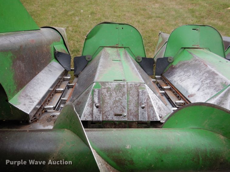 image for item IQ9717 John Deere 643  corn head