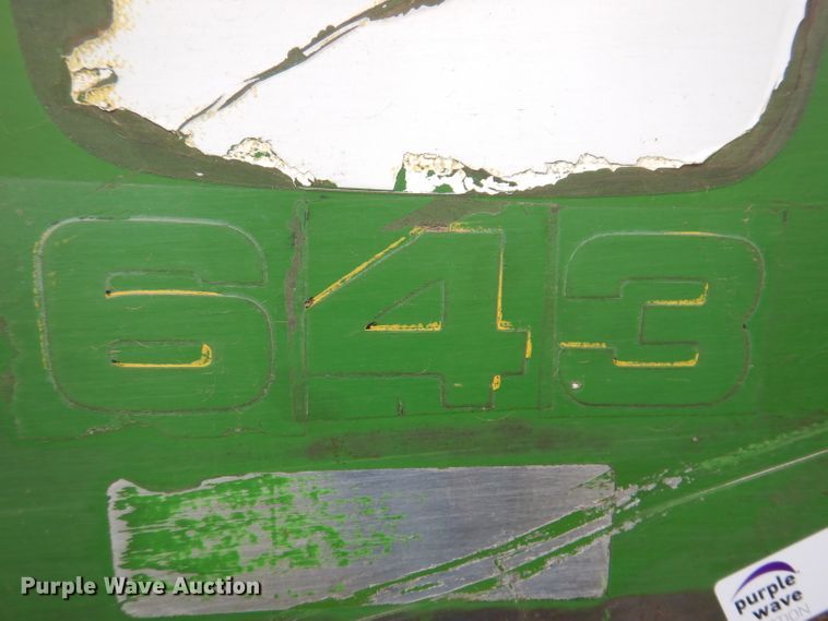 image for item IQ9717 John Deere 643  corn head