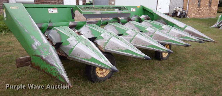 image for item IQ9719 John Deere 643  corn head