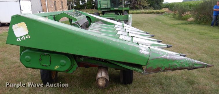 image for item IQ9719 John Deere 643  corn head