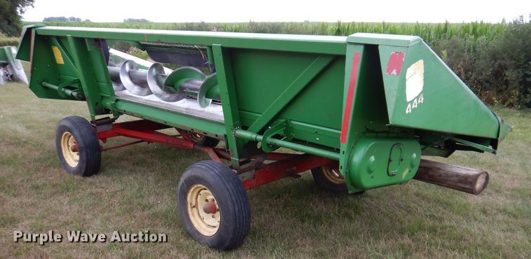 image for item IQ9719 John Deere 643  corn head