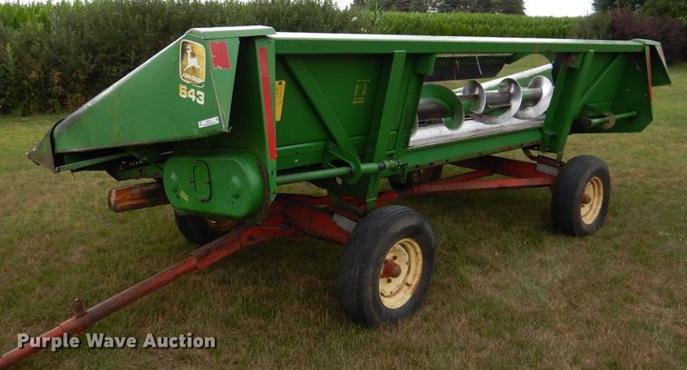 image for item IQ9719 John Deere 643  corn head