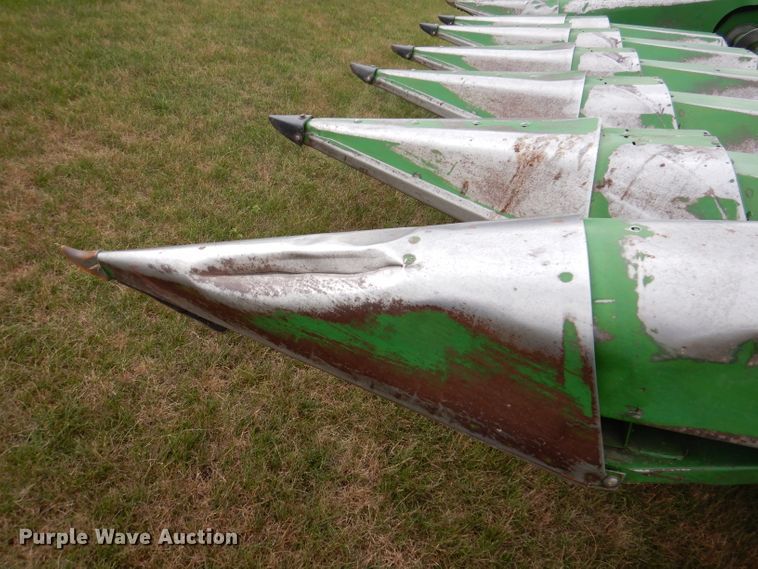 image for item IQ9719 John Deere 643  corn head