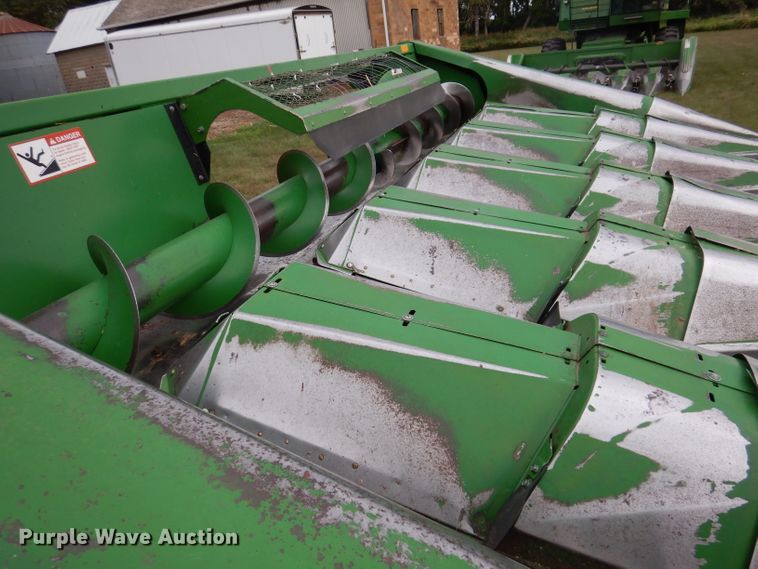image for item IQ9719 John Deere 643  corn head