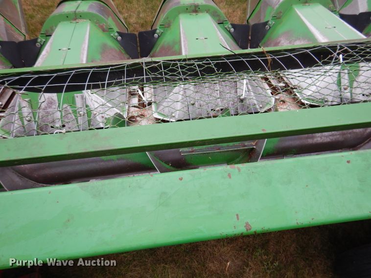 image for item IQ9719 John Deere 643  corn head