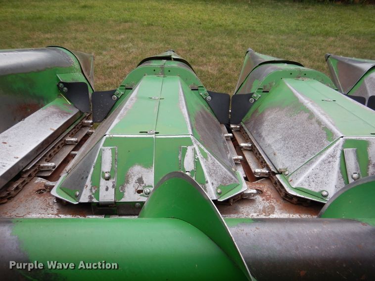 image for item IQ9719 John Deere 643  corn head