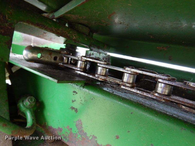 image for item IQ9719 John Deere 643  corn head