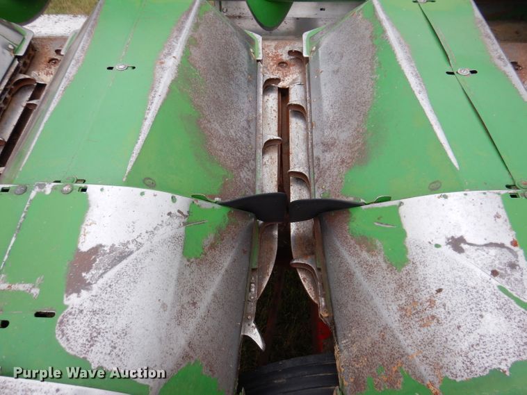 image for item IQ9719 John Deere 643  corn head