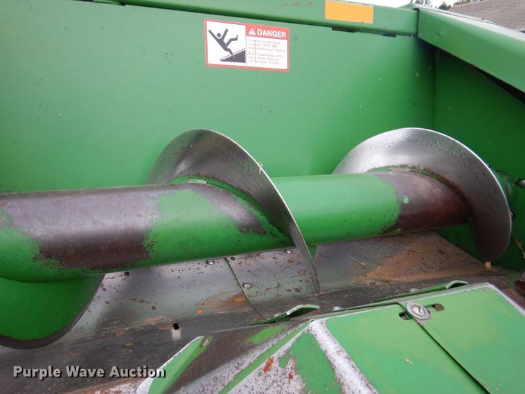image for item IQ9719 John Deere 643  corn head