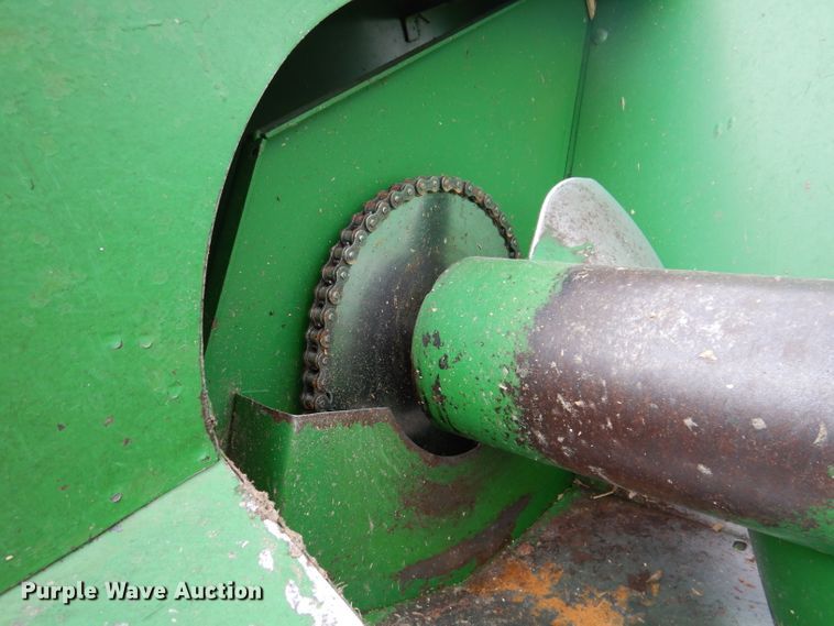 image for item IQ9719 John Deere 643  corn head