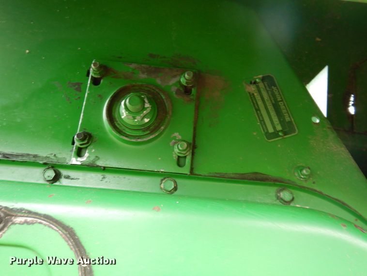 image for item IQ9719 John Deere 643  corn head