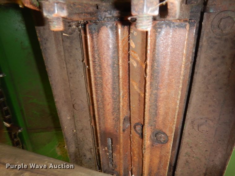 image for item IQ9719 John Deere 643  corn head