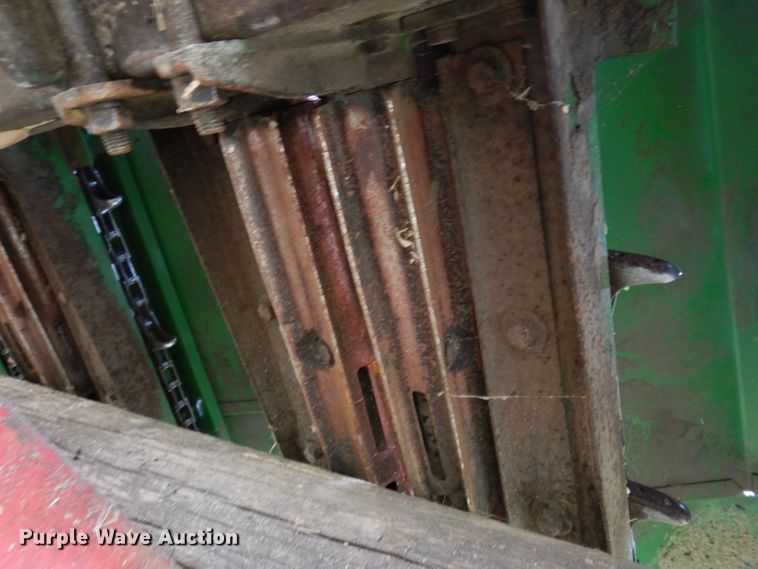 image for item IQ9719 John Deere 643  corn head