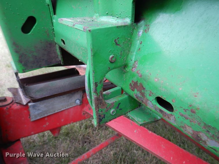 image for item IQ9719 John Deere 643  corn head