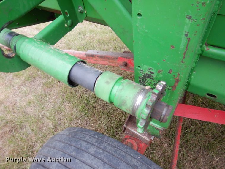 image for item IQ9719 John Deere 643  corn head