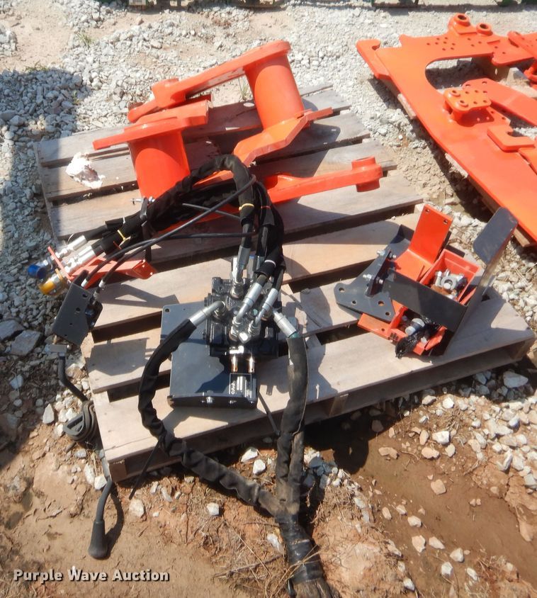 image for item IT9570 Kubota LA1154  loader