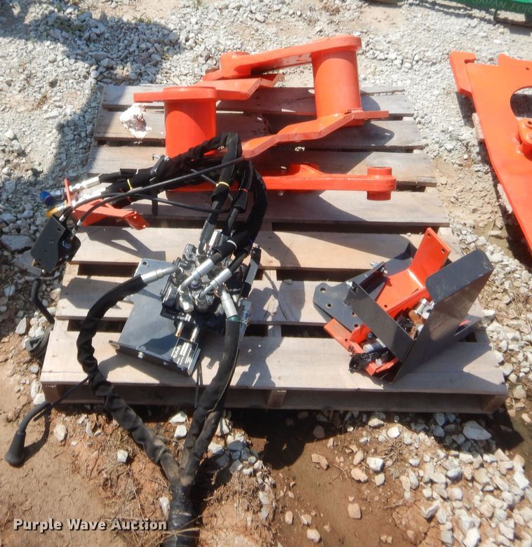 image for item IT9570 Kubota LA1154  loader