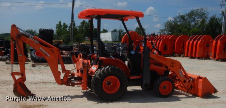 image for item IT9582 2014 Kubota B26  backhoe