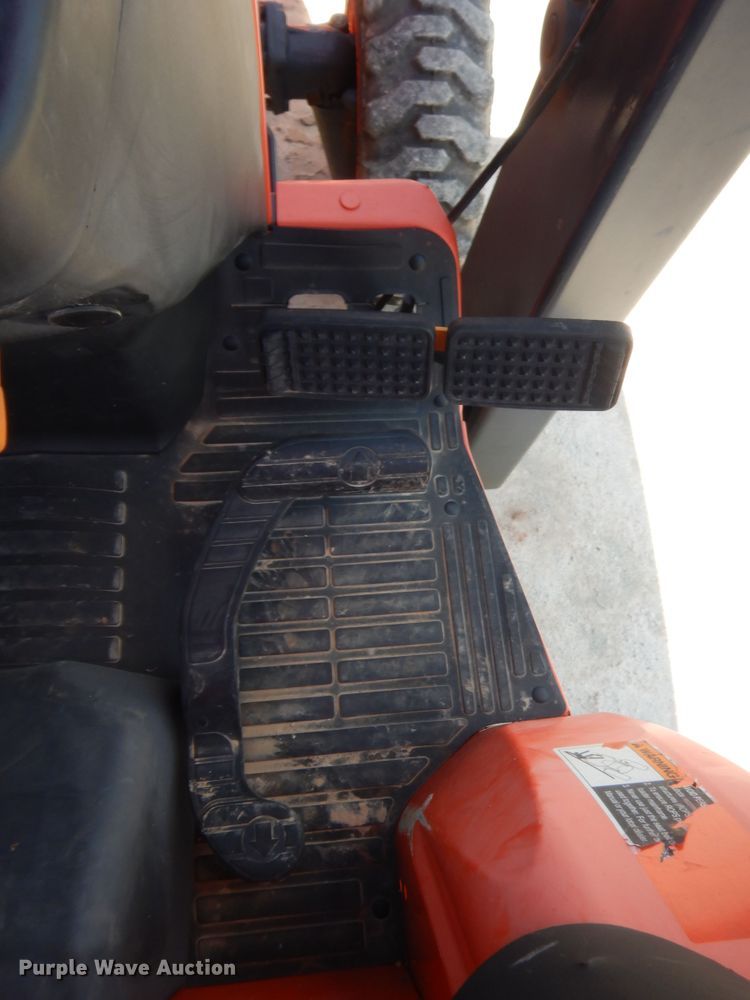 image for item IT9582 2014 Kubota B26  backhoe