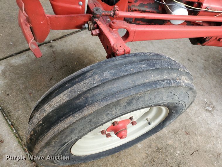 image for item JM9752 Ford 841 Powermaster  tractor