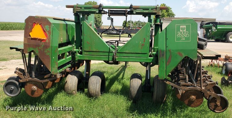 image for item JM9754 1988 Great Plains Solid Stand 24  grain drill