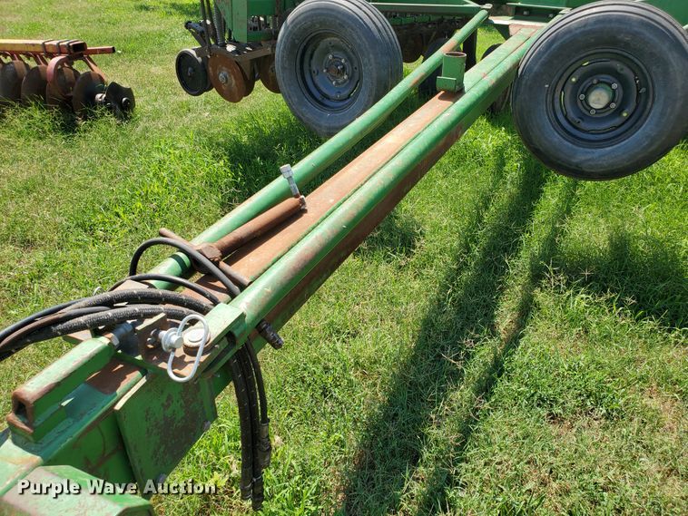 image for item JM9754 1988 Great Plains Solid Stand 24  grain drill