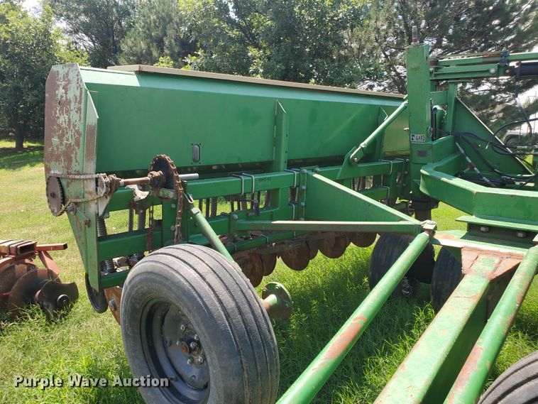 image for item JM9754 1988 Great Plains Solid Stand 24  grain drill