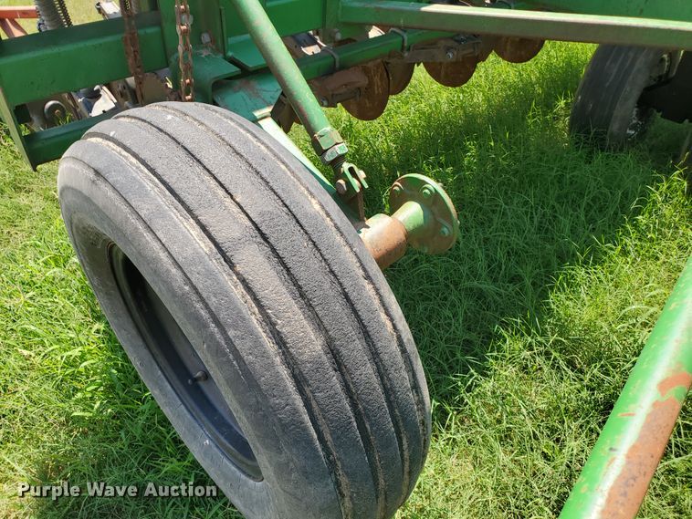 image for item JM9754 1988 Great Plains Solid Stand 24  grain drill