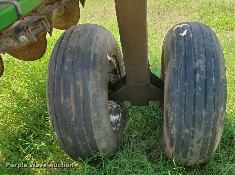 image for item JM9754 1988 Great Plains Solid Stand 24  grain drill