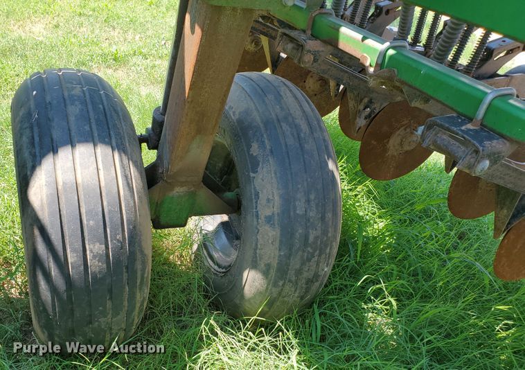 image for item JM9754 1988 Great Plains Solid Stand 24  grain drill