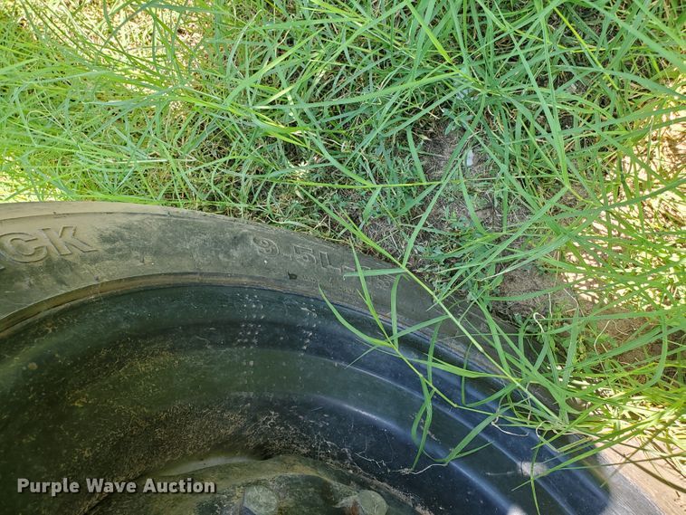 image for item JM9754 1988 Great Plains Solid Stand 24  grain drill