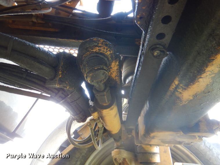 image for item JY9754 2011 Ag-Chem RoGator 994  sprayer