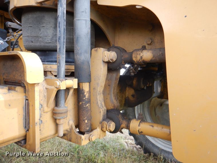 image for item JY9754 2011 Ag-Chem RoGator 994  sprayer