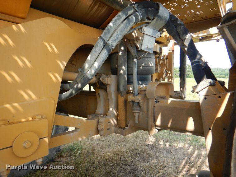 image for item JY9754 2011 Ag-Chem RoGator 994  sprayer