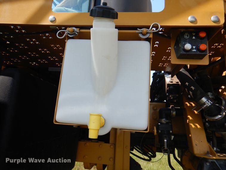 image for item JY9754 2011 Ag-Chem RoGator 994  sprayer