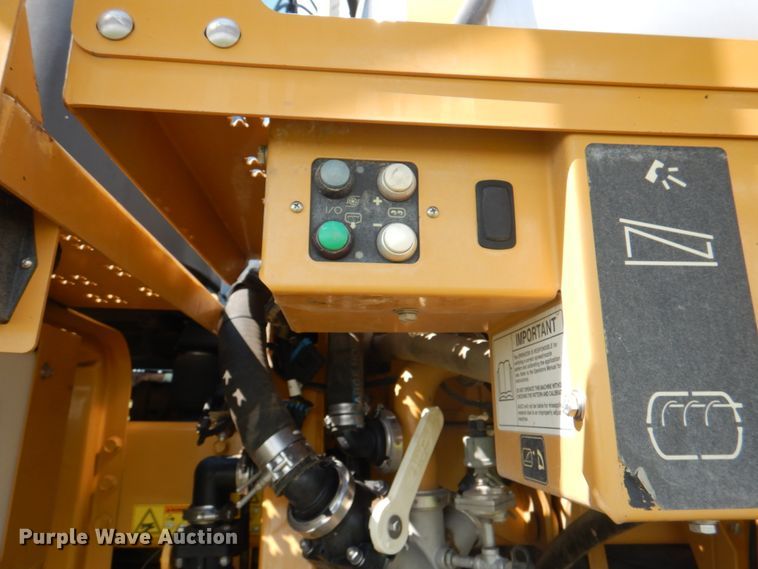 image for item JY9754 2011 Ag-Chem RoGator 994  sprayer