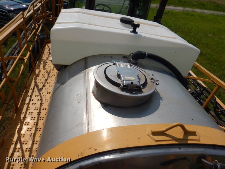 image for item JY9754 2011 Ag-Chem RoGator 994  sprayer