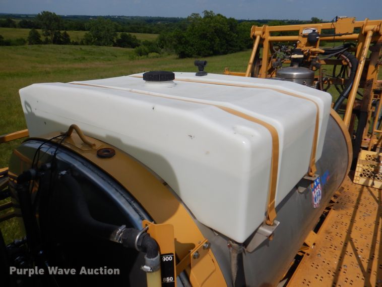 image for item JY9754 2011 Ag-Chem RoGator 994  sprayer