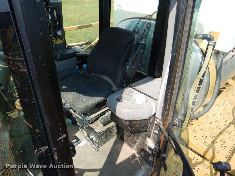 image for item JY9754 2011 Ag-Chem RoGator 994  sprayer