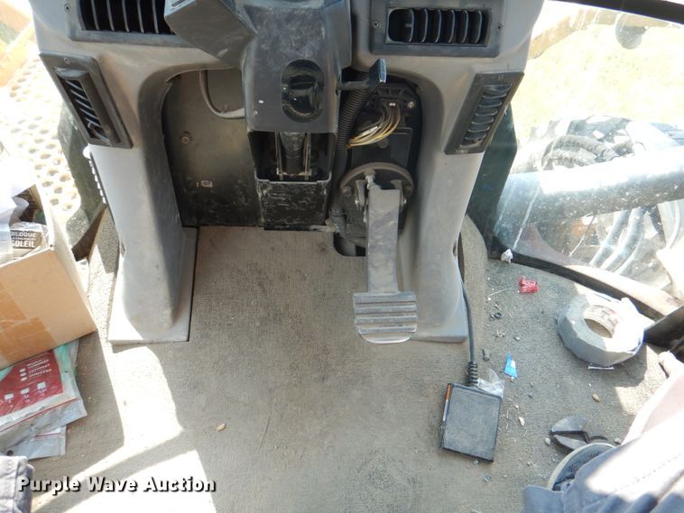 image for item JY9754 2011 Ag-Chem RoGator 994  sprayer