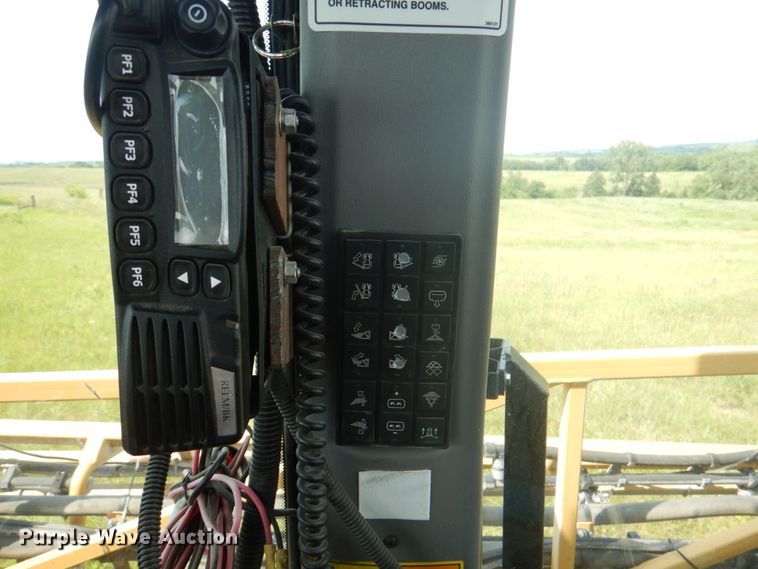 image for item JY9754 2011 Ag-Chem RoGator 994  sprayer