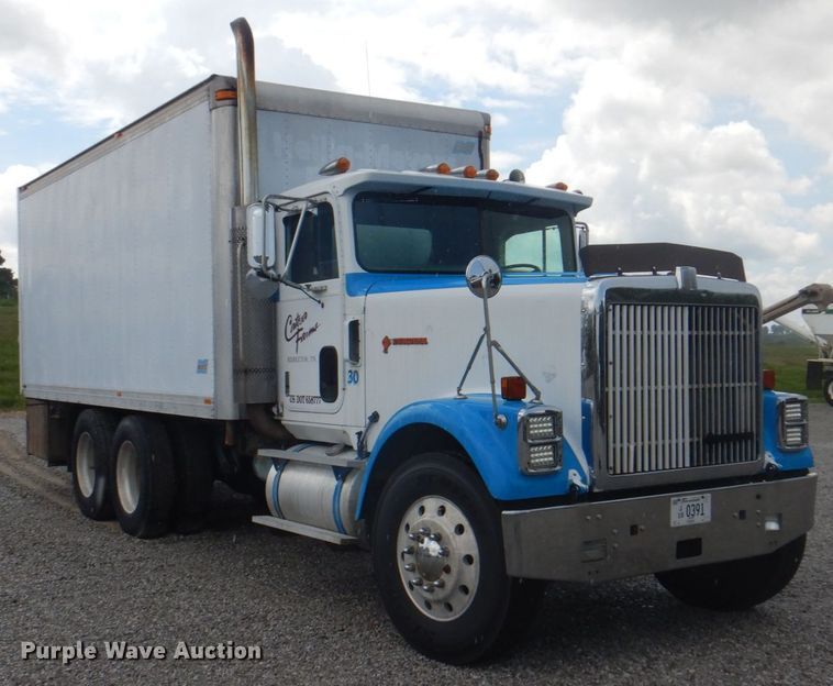 image for item JY9775 1987 International 9370  box truck